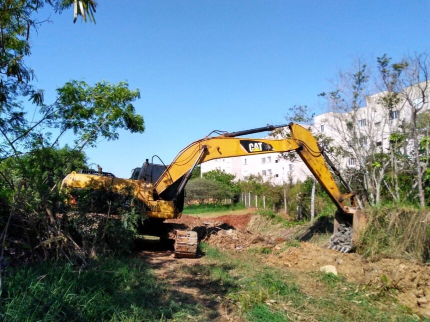 Prefeitura inicia trabalho de drenagem e limpeza do Córrego Jequitibá Ressaca
