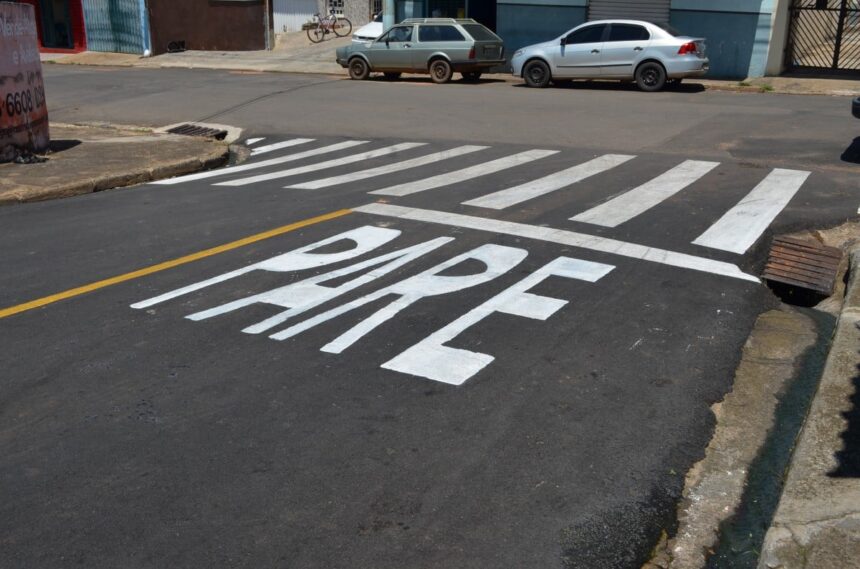 Prefeitura realiza pintura de sinalização viária