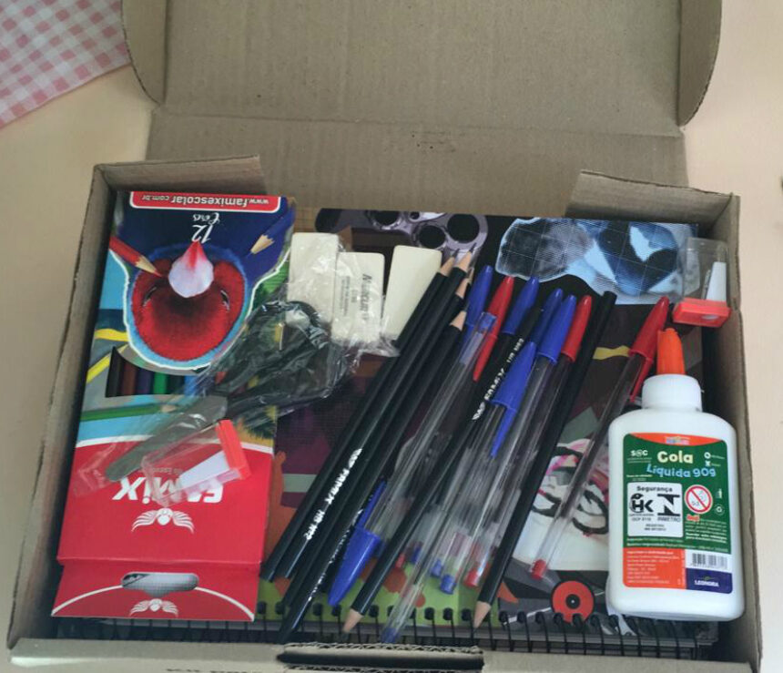 Alunos da rede municipal receberam Kit Material Escolar