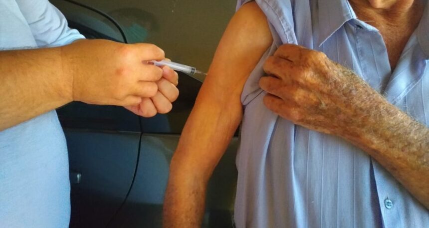 Prefeitura inicia aplicação da 4ª dose em pessoas de mais de 40 anos