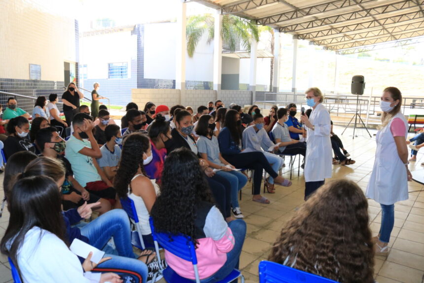 Prevenção da gravidez na adolescência foi tema de palestras da Saúde nas escolas