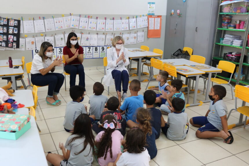 Alunos da rede estadual e municipal de ensino recebem palestras sobre Covid-19