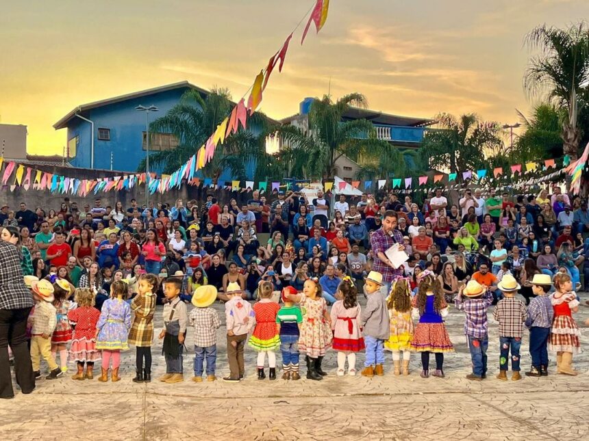 1º Arraiá das Escolas Municipais movimentam comunidade escolar