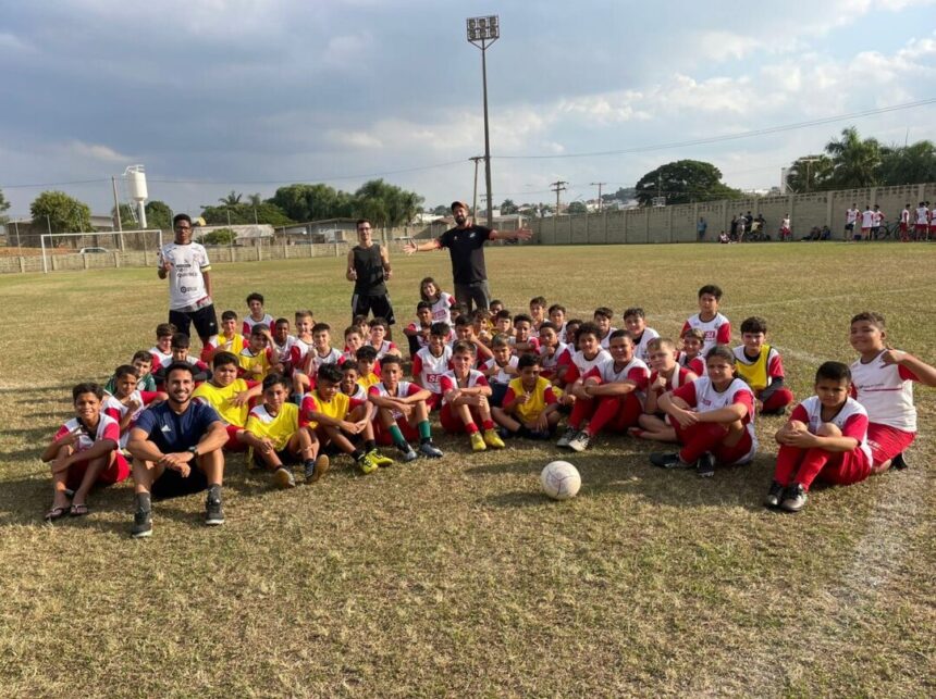 Atletas do Programa Atleta do Futuro recebem visita do observador técnico do Macabi Holambra