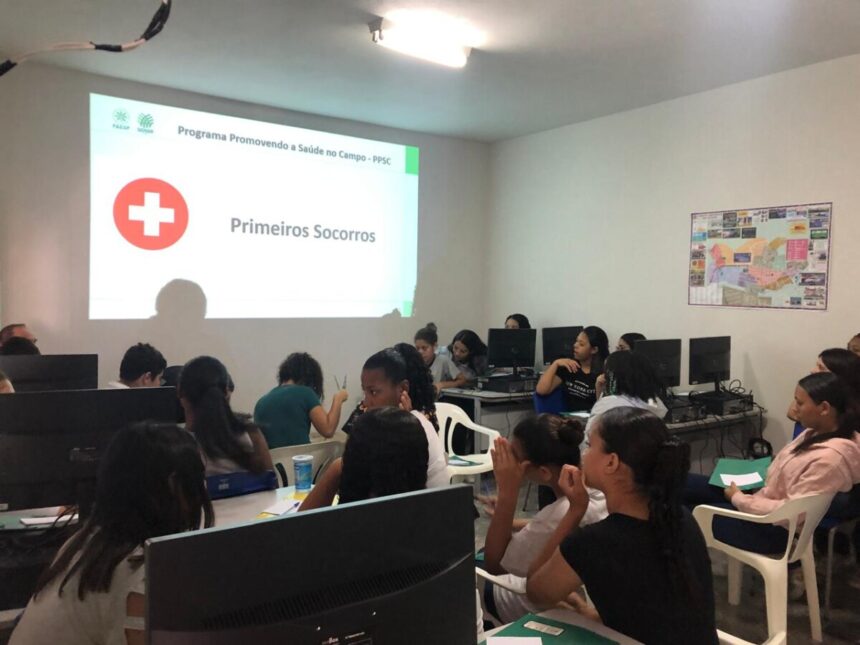 Alunos da rede pública participam de curso sobre imunização e primeiros socorros